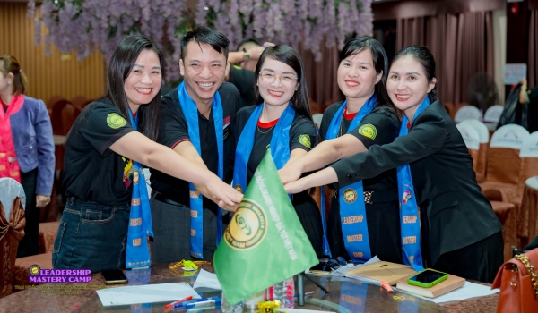 Trao Quà Tết Cho Người Nghèo