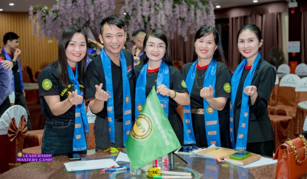 Tặng Xe Lăn Cho Người Khuyết Tật